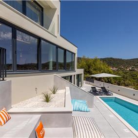 4 bedroom villa with heated pool and sea view in Vinišće, sleeps 8
